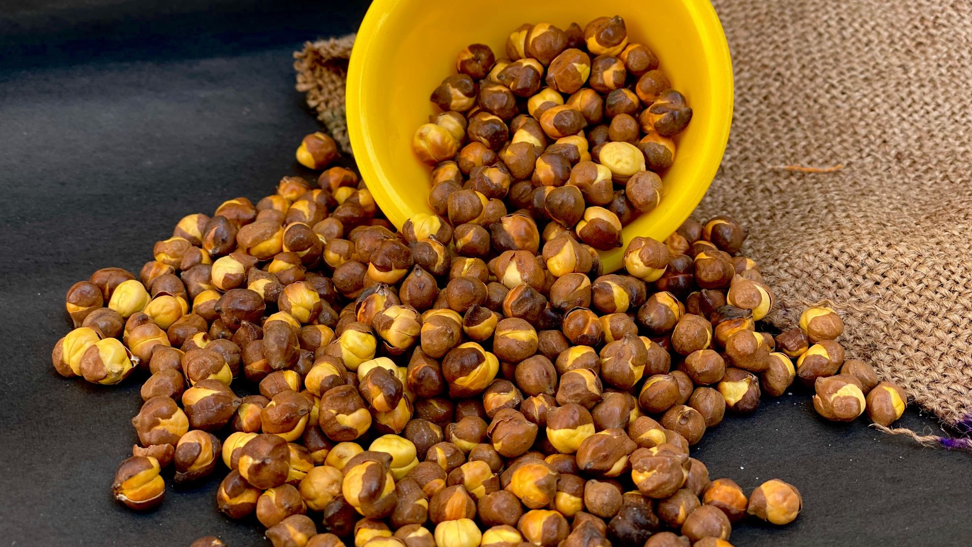 Crunchy Perfection: Quick and Easy Roasted Chickpeas Recipe