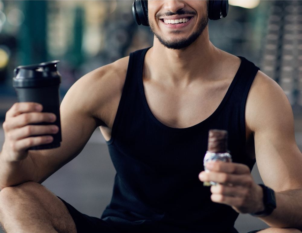 Can You Eat a Protein Bar and Drink a Shake Together?